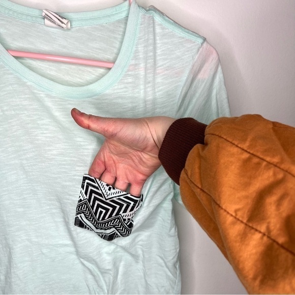 Pink Victoria’s Secret Pastel Mint Patterned Pocket Crewneck T-Shirt Size Small - Picture 4 of 12